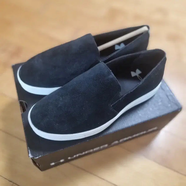 [BUNJANG] Under Armour Black Suede Slip-On Shoes / 언더아머 블랙 스웨이드 슬립온