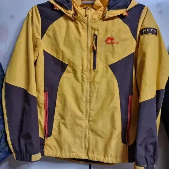 [BUNJANG] Nepa Yellow Windbreaker Jacket / 네파 바람막이 옐로우