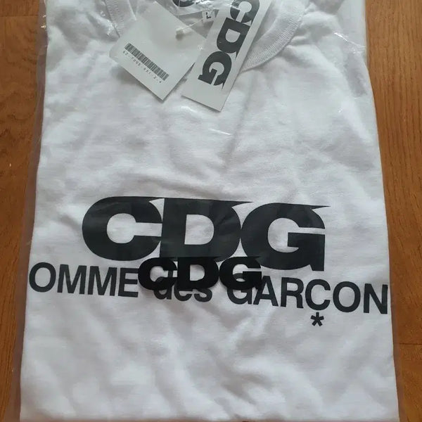 [BUNJANG] Comme des Garçons CDG White T-Shirt Size L / CDG 꼼데가르송 반팔티 화이트L