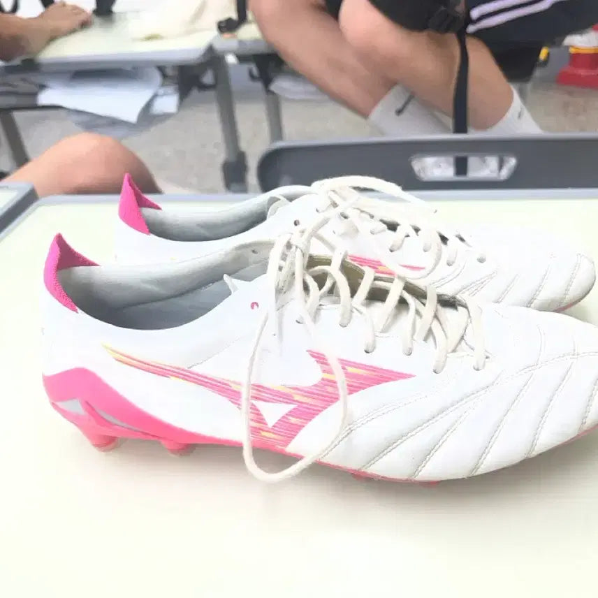 [BUNJANG] Mizuno Soccer Cleats White/Pink 265 / 미즈노 축구화 흰색/핑크 265