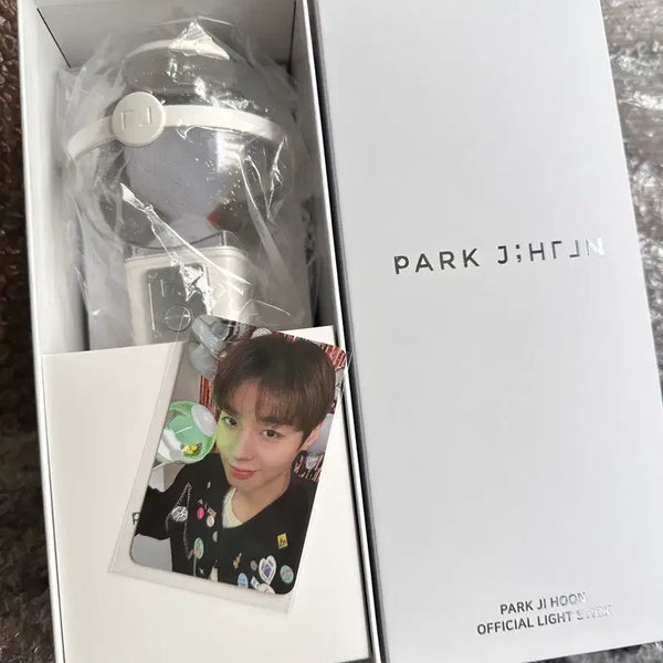 [BUNJANG] Park Ji Hoon Official Lightstick & Photocard Bundle / 박지훈 응원봉 뽑봉 판매 합니다
