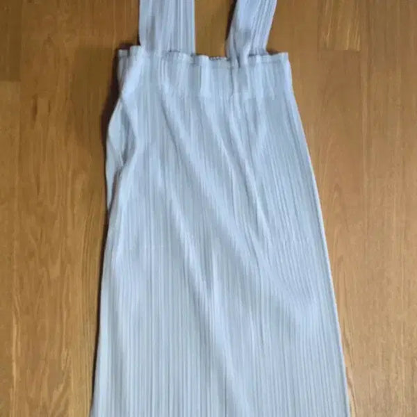 [BUNJANG] Pleats Please Seek Bottom 2 Suspender Skirt - Ice White (Size 3) / 플리츠플리즈 씨커 보텀2 멜빵스커트(3사이즈)