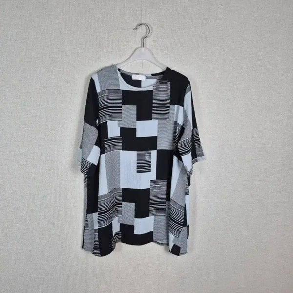 [BUNJANG] Modern Square Pattern A-Line Short Sleeve Blouse (Size M) / (#66,77추천/M)모던한 사각패턴 A라인 반팔 블라우스