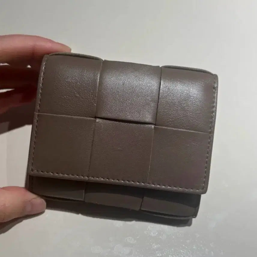 [BUNJANG] Bottega Veneta Cassette Bi-Fold Wallet Brown / 보테가베네타 카세트 지갑 브라운( 여성 반지갑)