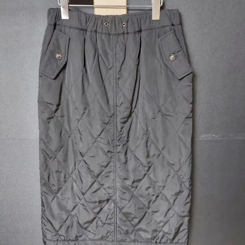 [BUNJANG] Quilted Diamond Pattern Long Skirt (Black, 66-88) / 진짜만원 누빔패딩 66~88 롱치마 블랙