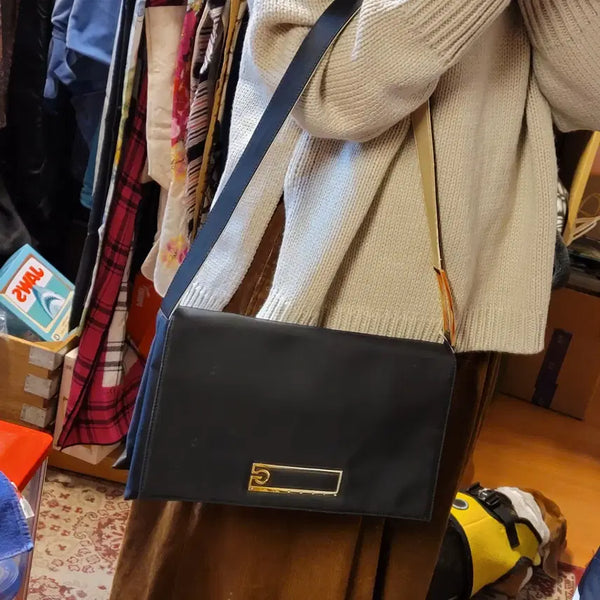 [BUNJANG] Givenchy Pocono Monogram Slim Shoulder Bag / GIVENCHY 지방시 포코노 금장 이니셜 빈티지 슬림 숄더백 B831