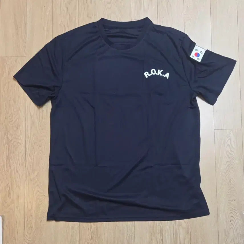[BUNJANG] Millilab Korean Army Cool-Dry Black T-Shirt (Size 90, 95) / 미사용 미개봉 밀리랩 한국 육군 쿨드라이 검정색 반팔티 90, 95사이즈 (1개씩) 미개봉 비닐팩 포장 90, 95 사이즈 1개씩 있습니다(펼쳐진 제품사진은 전에 110사이즈