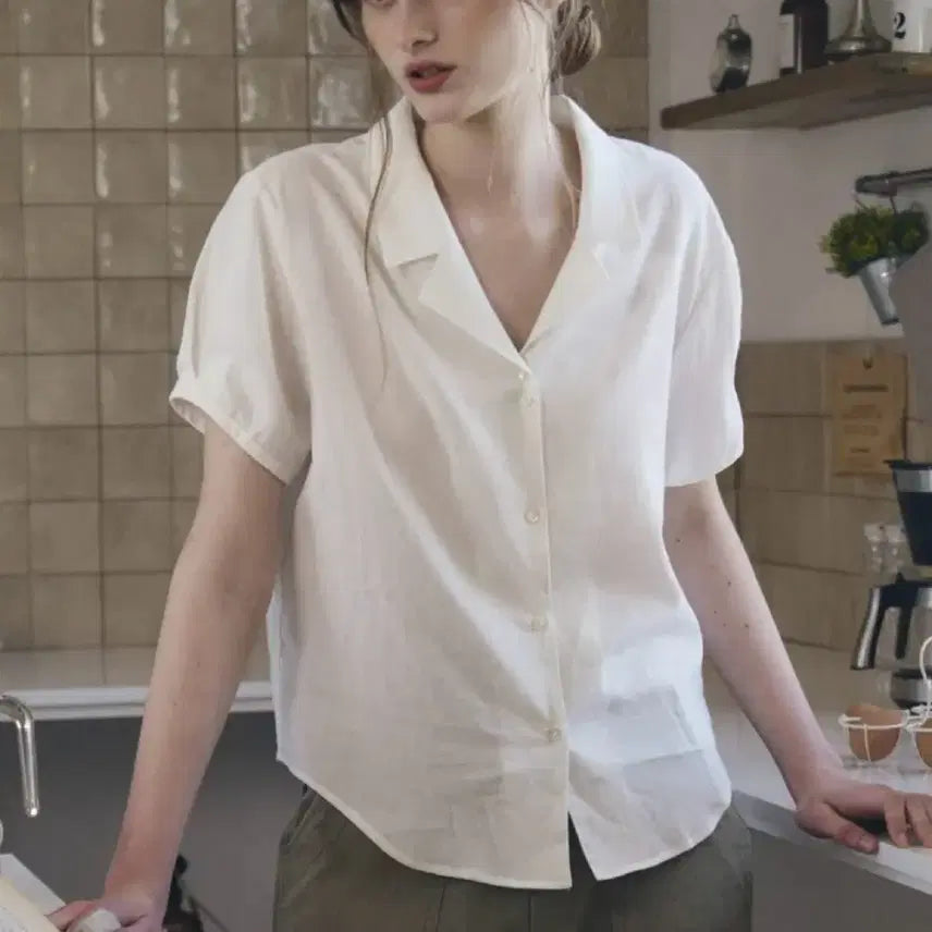 [BUNJANG] Tilber Ritz Logo Blouse Ivory / 틸버 리츠 로고 블라우스 아이보리