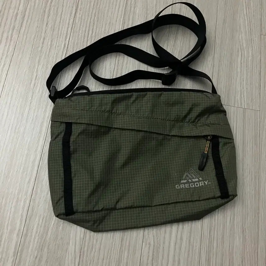 [BUNJANG] Gregory Crossbody Bag / 그레고리 크로스백