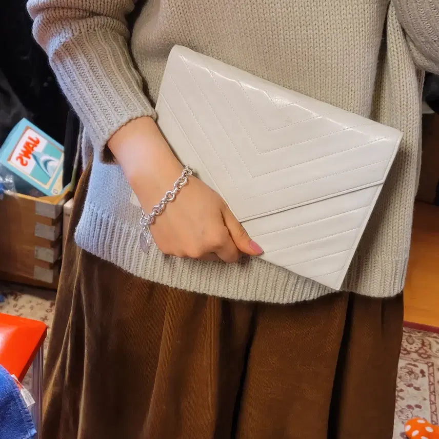 [BUNJANG] Yves Saint Laurent YSL Matelassé Quilted Leather Clutch Bag Off White / YSL 입생로랑 레트로 가죽퀼트 마틀라세 클러치백 B832