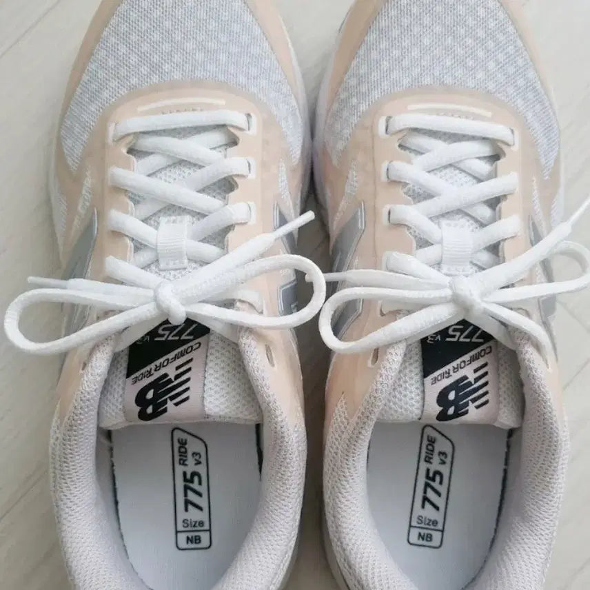 [BUNJANG] New Balance 775v3 Sneakers / 뉴발란스 775v3 운동화 230