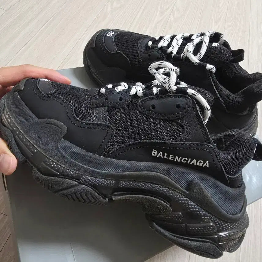 [BUNJANG] Balenciaga Triple S Black/White Size 240 Sneakers / 발렌시아가 트리플S 블랙/화이트 240