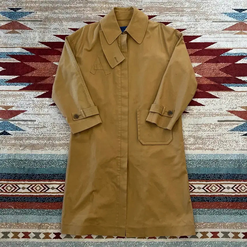 [BUNJANG] Ader Error Logo Embroidered Buckle Trench Coat Brown / 아더에러 로고 패치 자수 비조 트렌치코트 [브라운] 001