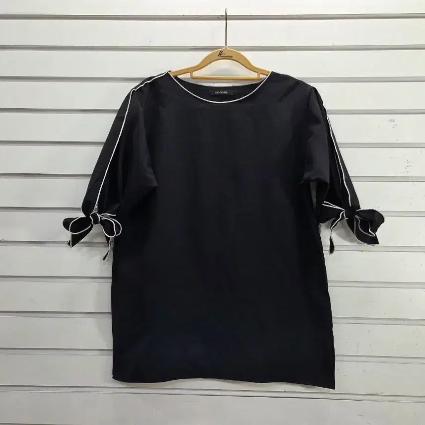 [BUNJANG] M Sense Black White Point Sleeve Slit Blouse / 미센스 블랙 화이트포인트  소매트임 블라우스/보물찾기천사