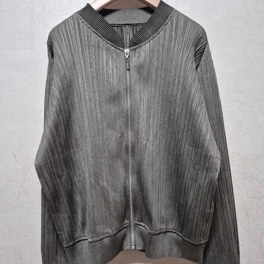 [BUNJANG] Celebshop Edition Pleats Bomber Jacket / 셀럽샵 에디션 플리츠 봄버 자켓(26년 2월)
