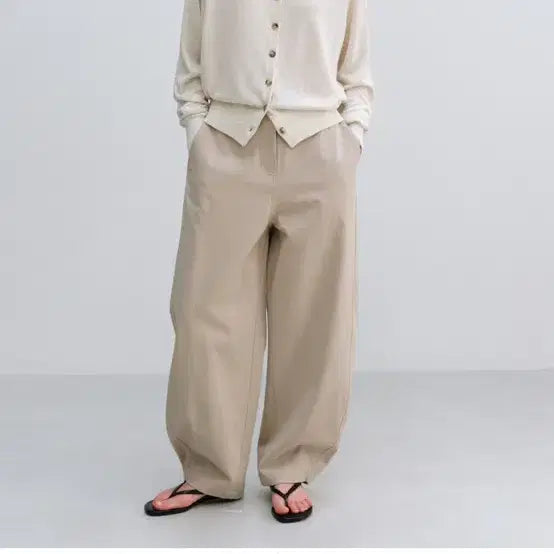 [BUNJANG] U-Neck Knit Cardigan Oatmeal / U-Neck Knit Cardigan in Oatmeal