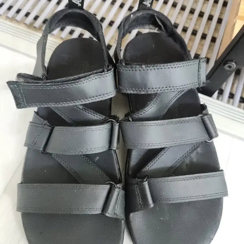 [BUNJANG] Dr. Martens Black Sandals Size 260 / 거의새것/ 닥터마틴 블랙 샌들 260