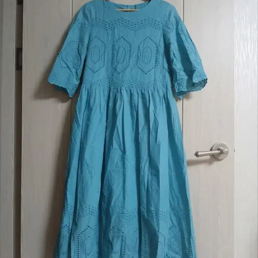 [BUNJANG] Sky Blue Embroidered Punch Dress Size S / 하늘색 자수펀칭 원피스 / s사이즈