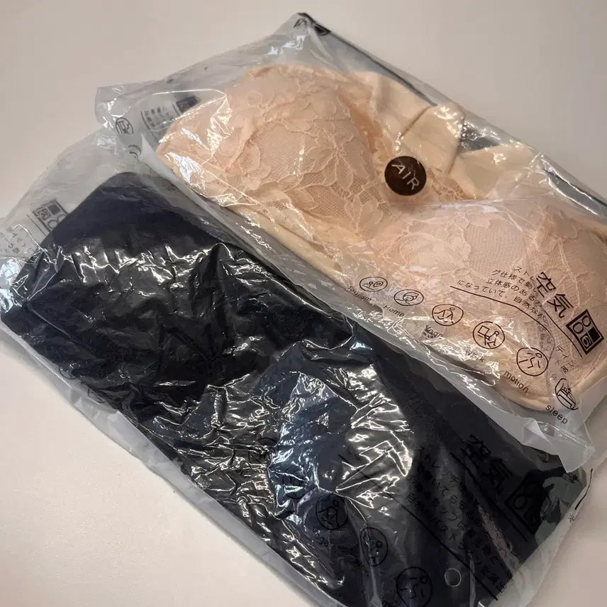 [BUNJANG] Lace Seamless Bra Set (Black, Beige) - Medium / 레이스 심리스 브라 2종 세트 (블랙, 베이지) M