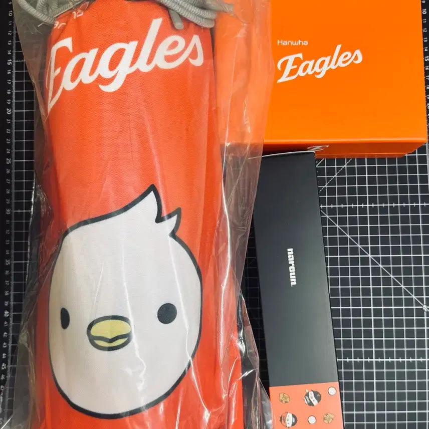 [BUNJANG] Hanwha Eagles Picnic Mat / Hand Towel 3p / Lightweight Blackout Umbrella / (미개봉/정가 미만) 한화 이글스 피크닉 매트 / 핸드 타올 3p / 경량 암막 양우산