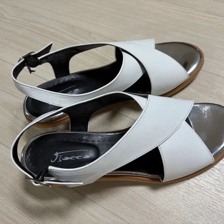 [BUNJANG] Women's White Sandals (250/39) / 여성샌들 250(39사이즈)