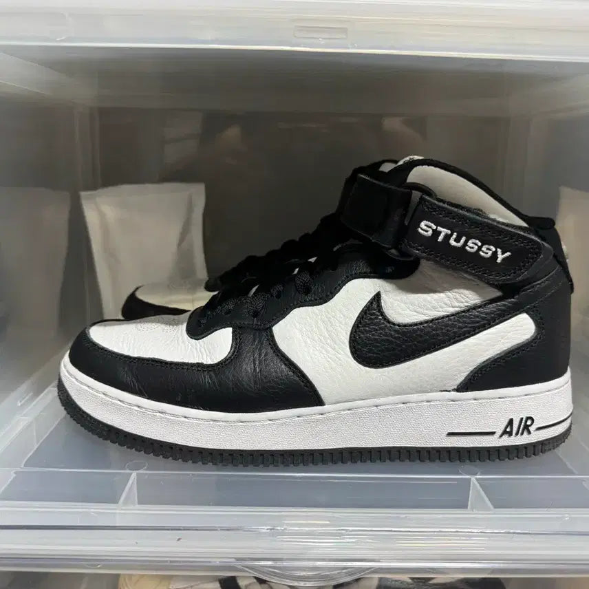 [BUNJANG] Nike x Stussy Air Force 1 '07 Mid SP Black and Light Bone / 나이키 x 스투시 에어포스 1 07 미드 SP 블랙 앤 라이트 본