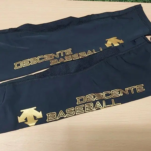[BUNJANG] Descente Baseball Arm Sleeves Black / 데상트 야구 팔토시 블랙