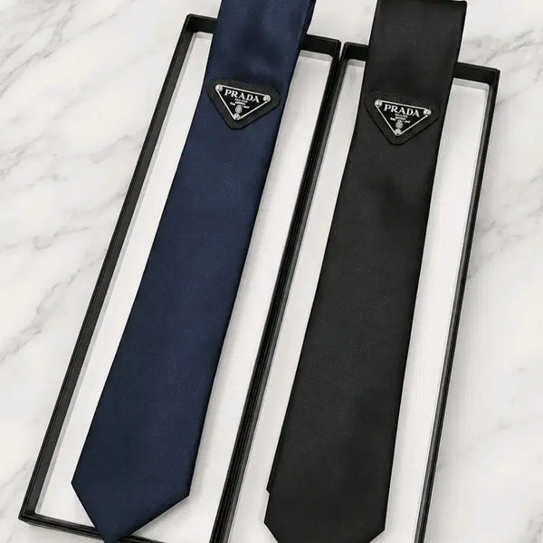 [BUNJANG] Prada Triangle Metal Logo Silk Necktie / 프라다 삼각 메탈 로고 실크 넥타이 (블랙/네이비)