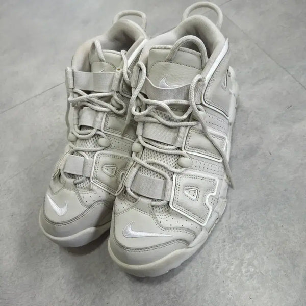 [BUNJANG] Nike Air More Uptempo Triple White Sneakers / 나이키 에어모어 업템포 트리플 화이트 농구화 260
