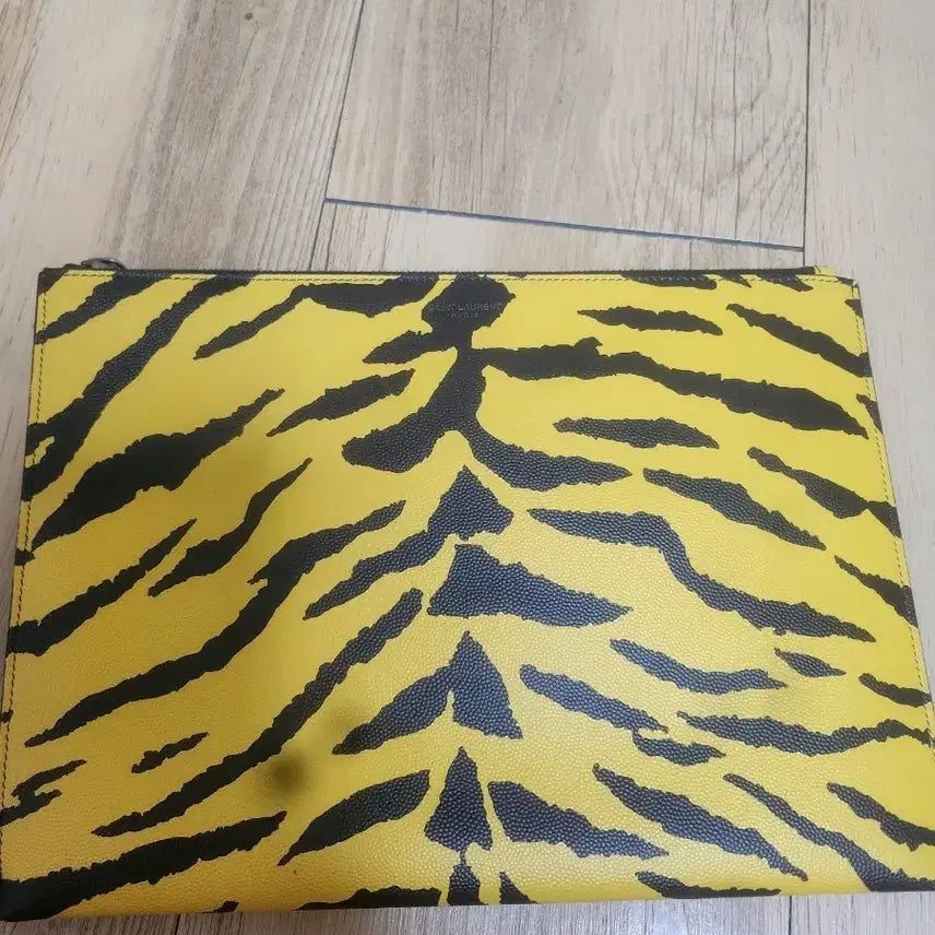 [BUNJANG] Saint Laurent Tiger Clutch Bag / 생 로랑 타이거 클러치