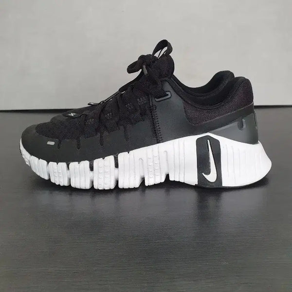 [BUNJANG] Nike Free Metcon 5 Black White (240) / 나이키 프리 메트콘 5 블랙 화이트 (240)