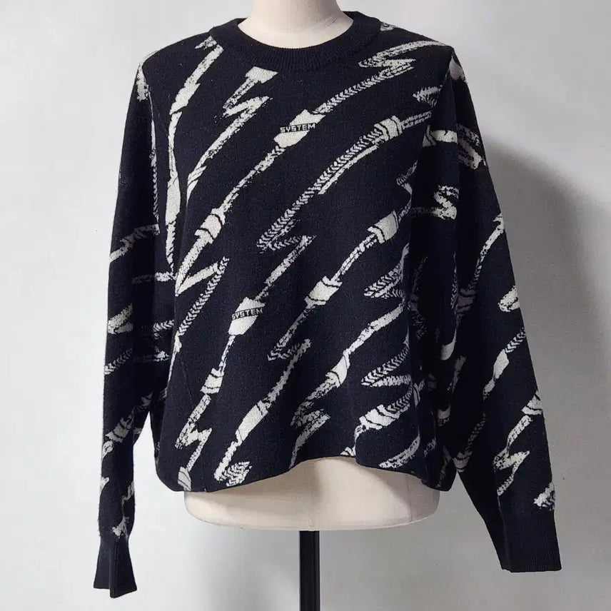 [BUNJANG] SYSTEM 100% Wool Black Graphic Modern Knit Free Size / SYSTEM 울 100% 블랙 그래픽 모던 니트 Free