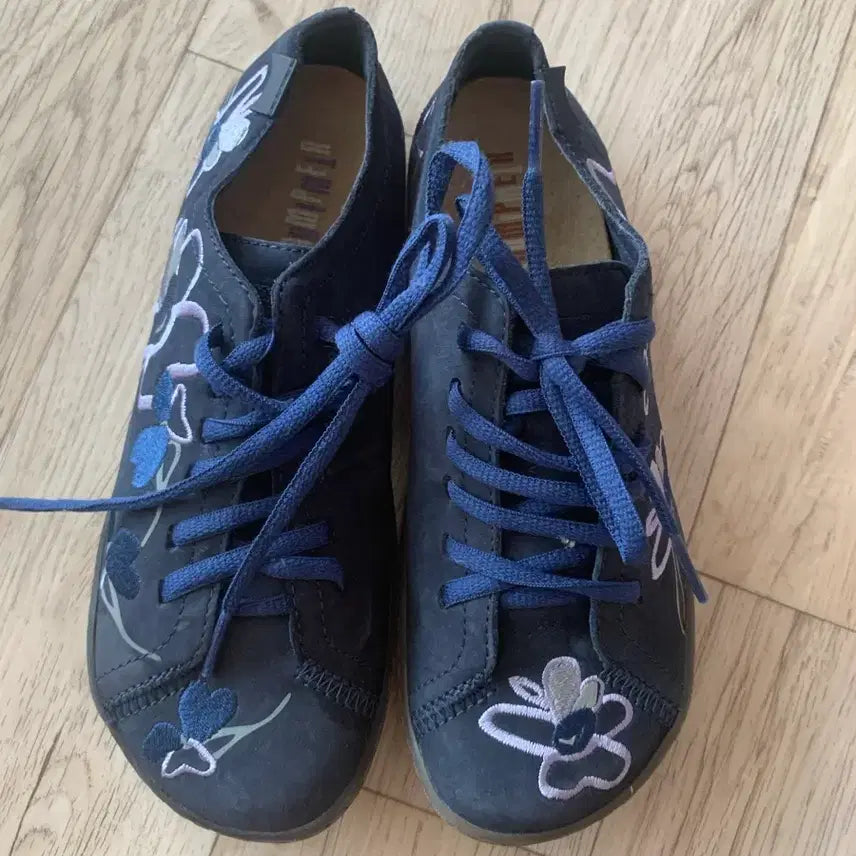 [BUNJANG] Camper Flower Embroidered Suede Women's Sneakers Navy / 캠퍼 플라워 자수 여성 스웨이드스니커즈 남색
