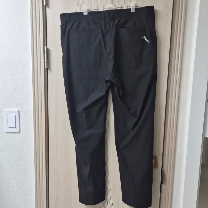 [BUNJANG] Titleist Logo Embroidered Summer Golf Pants Black / 타이틀리스트 로고 자수 여름 골프 바지 블랙
