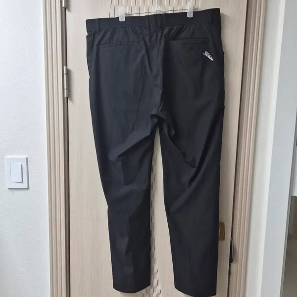 [BUNJANG] Titleist Logo Embroidered Summer Golf Pants Black / 타이틀리스트 로고 자수 여름 골프 바지 블랙