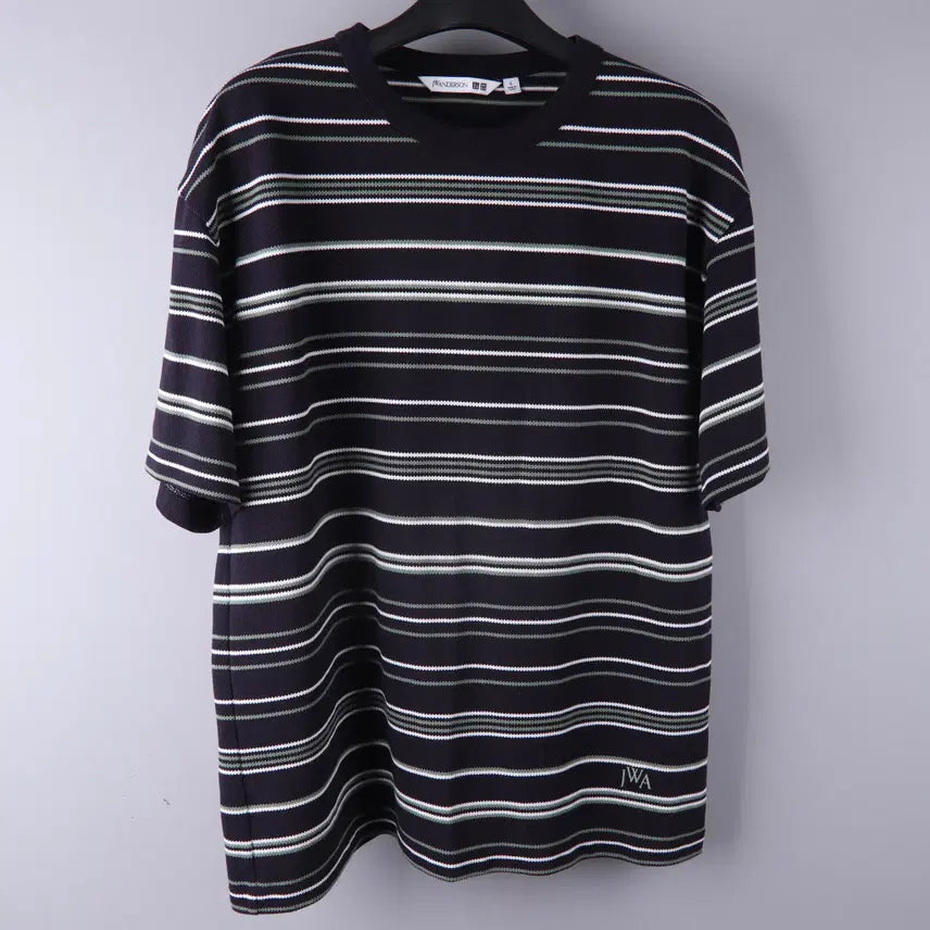 [BUNJANG] Uniqlo JW Anderson Short Sleeve T-Shirt (L) / 유니클로 JW 앤더슨 반팔 티셔츠 (L)