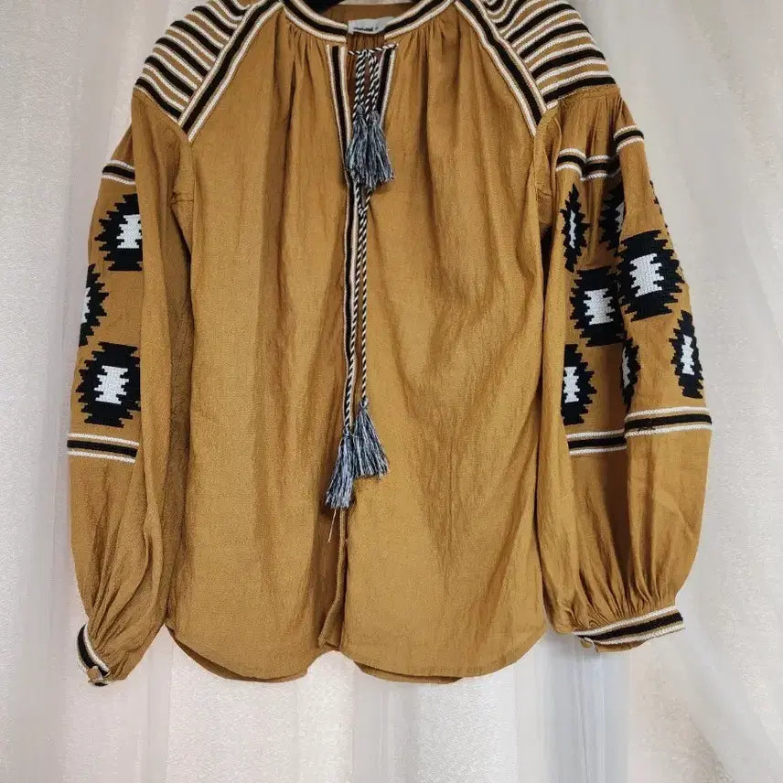 [BUNJANG] Patchwork Embroidery Blouse / 패치워크 자수 블라우스