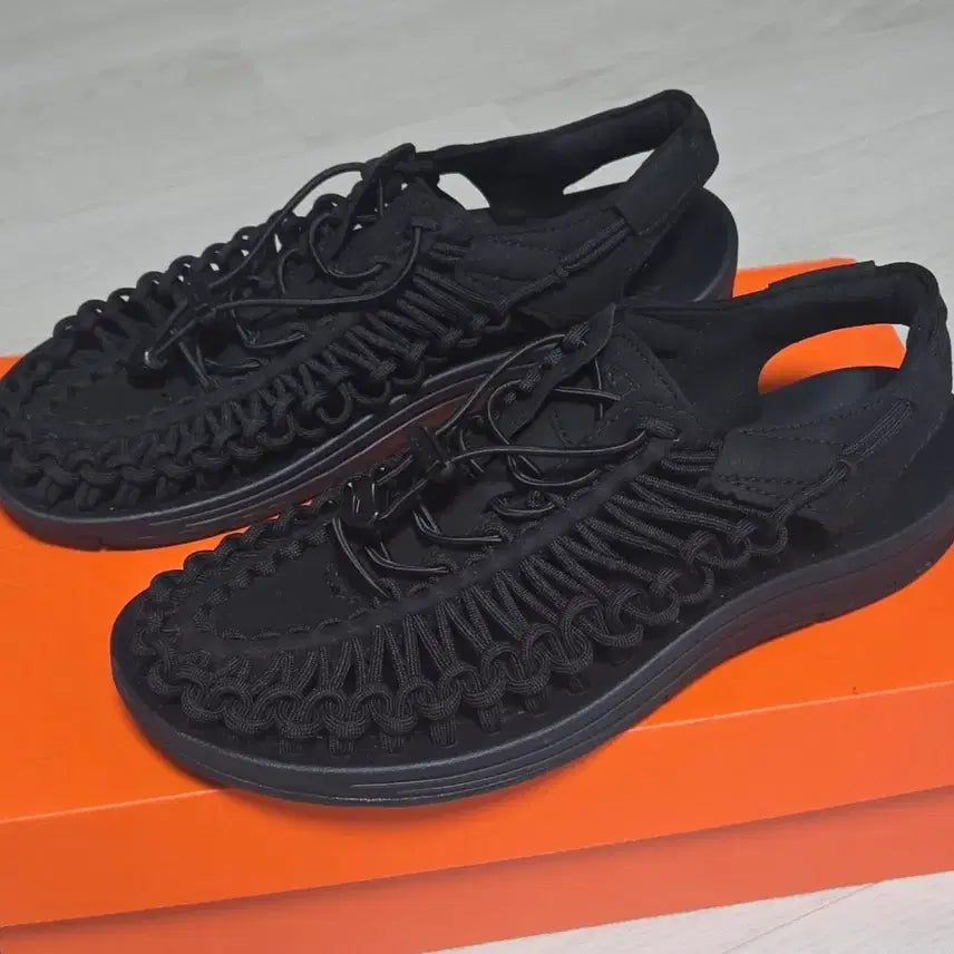[BUNJANG] Keen Unique Sandals Black / 킨 keen 유니크 샌들 블랙