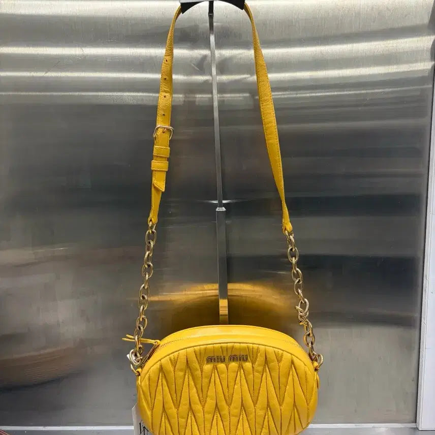 [BUNJANG] Miu Miu Quilted Chain Shoulder Bag Yellow / 미우미우 숄더백 옐로우