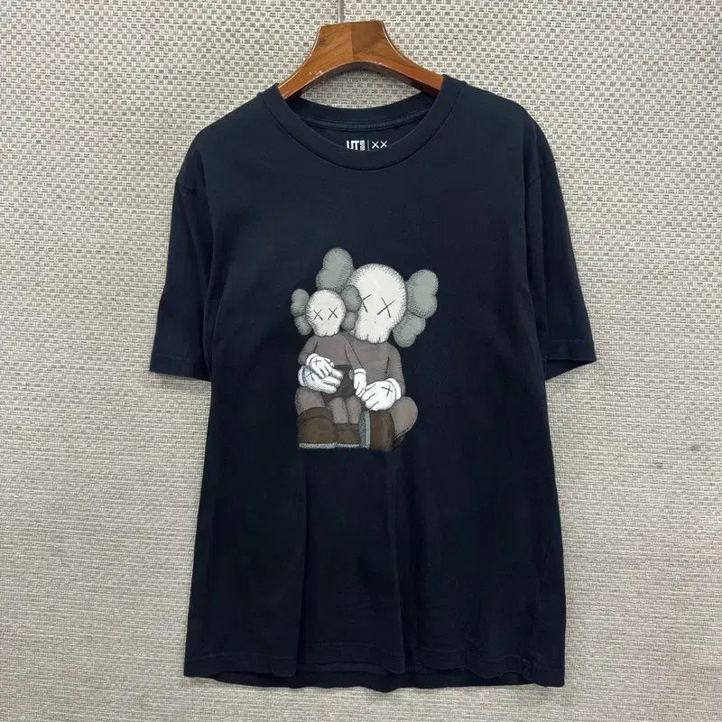 [BUNJANG] Uniqlo x KAWS Graphic T-Shirt L / 유니클로 카우스 반팔티 L D02612