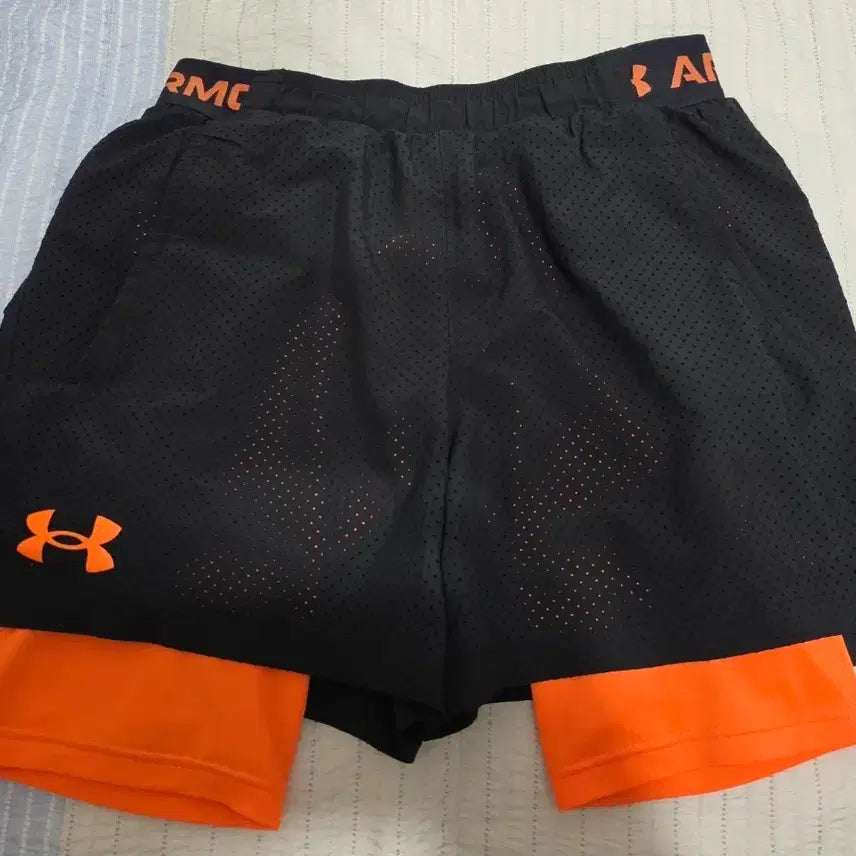 [BUNJANG] Under Armour Black Two-in-One Shorts - Men's Medium / 언더아머 블랙 투인원 쇼츠 반바지 헬스 러닝 라이딩용-MD사이즈