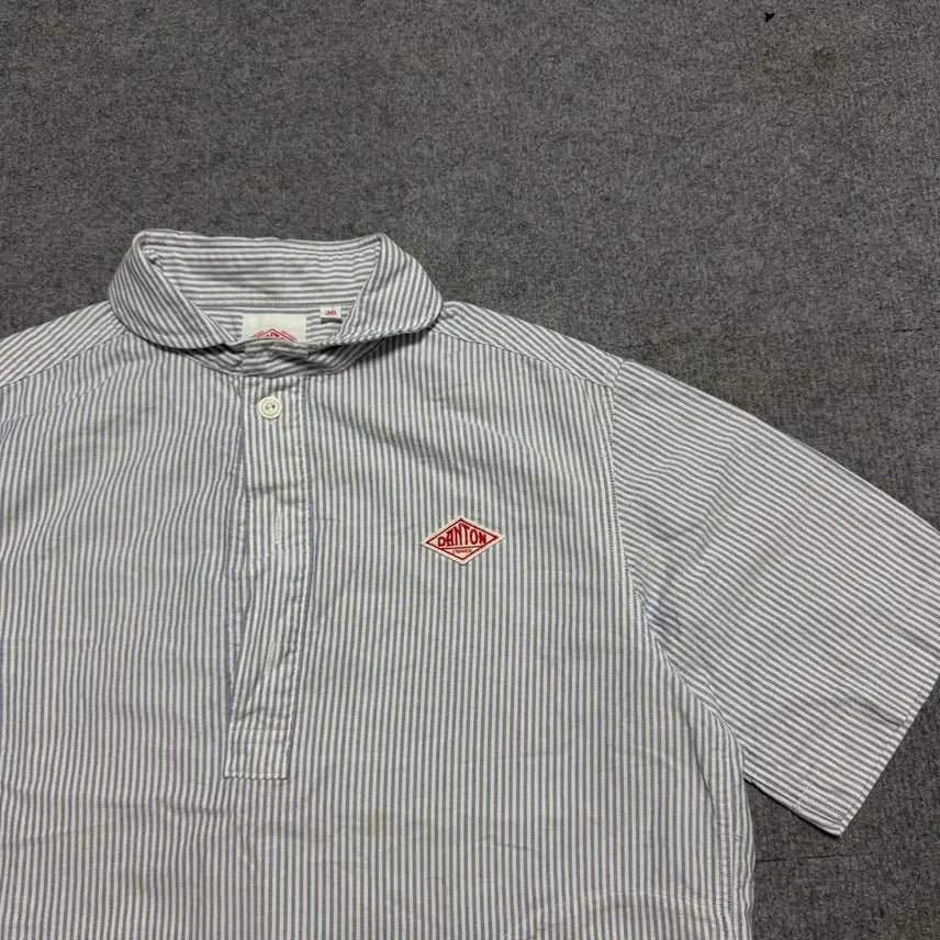 [BUNJANG] DanTON Navy Stripe Short Sleeve Shirt (Size 36) / 단톤 네이비 스트라이프 반팔셔츠 (36) S