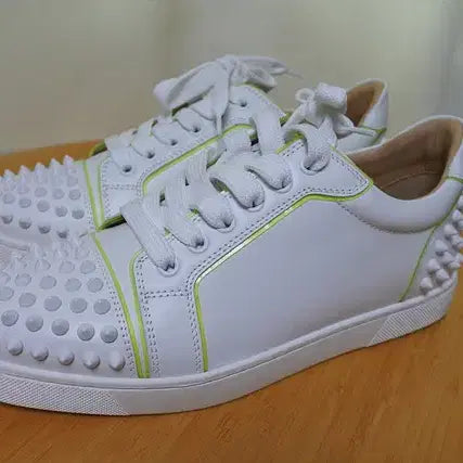 [BUNJANG] Christian Louboutin Vieira Spiked Sneakers White / 크리스찬 루부탱 비에라 스파이크 스니커즈 37사이즈