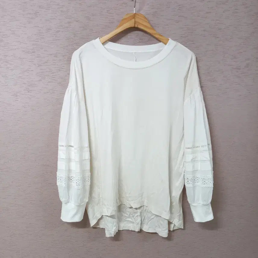 [BUNJANG] SABELLA Lace Trimmed Colorblock T-Shirt Ivory / B7-16/SABELLA 소매레이스배색 아이보리 언블란스 티셔츠 여성