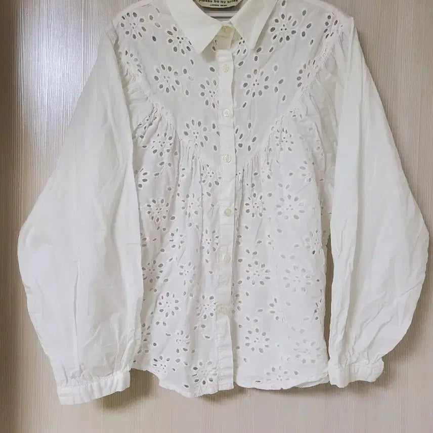 [BUNJANG] London Bride White Punching Blouse / 런던브라이드 화이트 펀칭 블라우스