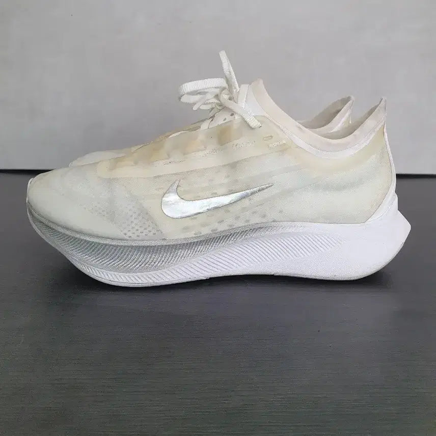 [BUNJANG] Nike Zoom Fly 3 Pure Platinum Running Shoes (240) / 나이키 줌 플라이 3 퓨어 플래티넘 러닝화 (240)