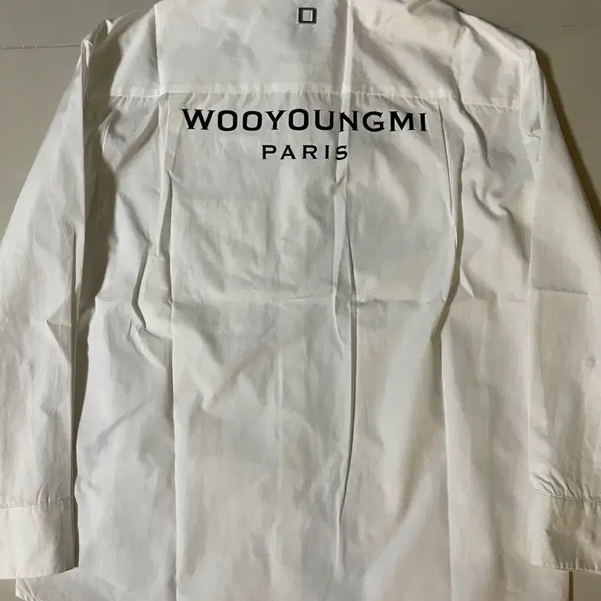 [BUNJANG] Wooyoungmi 23FW Back Logo Shirt White / 우영미 23FW 백로고 셔츠 화이트