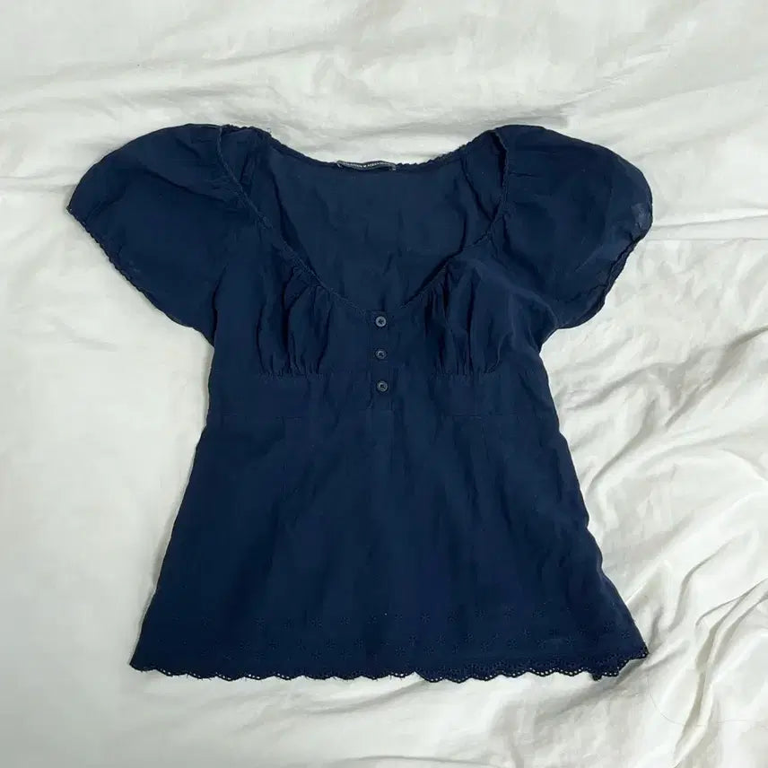 [BUNJANG] Brandy Melville Navy Puff Lace Blouse / 브랜디멜빌 네이비 퍼프 레이스 블라우스