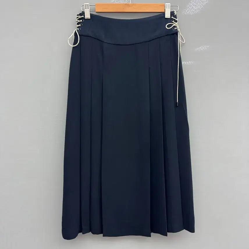 [BUNJANG] Zara Navy Pintuck Midi Skirt with Lace-up Detail / 자라 네이비 핀턱 스커트
