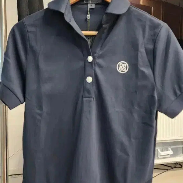 [BUNJANG] G/FORE Women's Navy Golf T-Shirt with White Button Detail / 지포어 티/ 타이틀 스커트